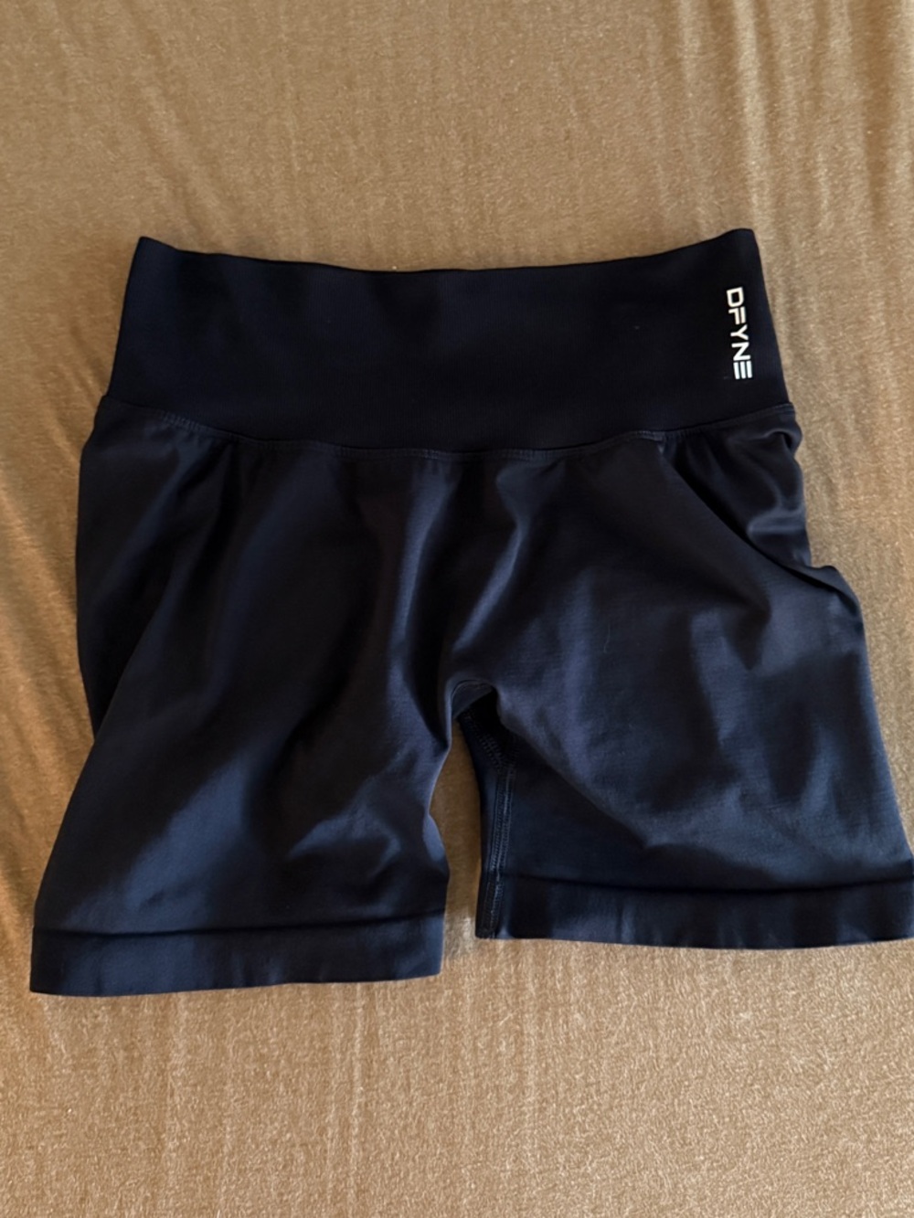 Defy 4.5 shorts